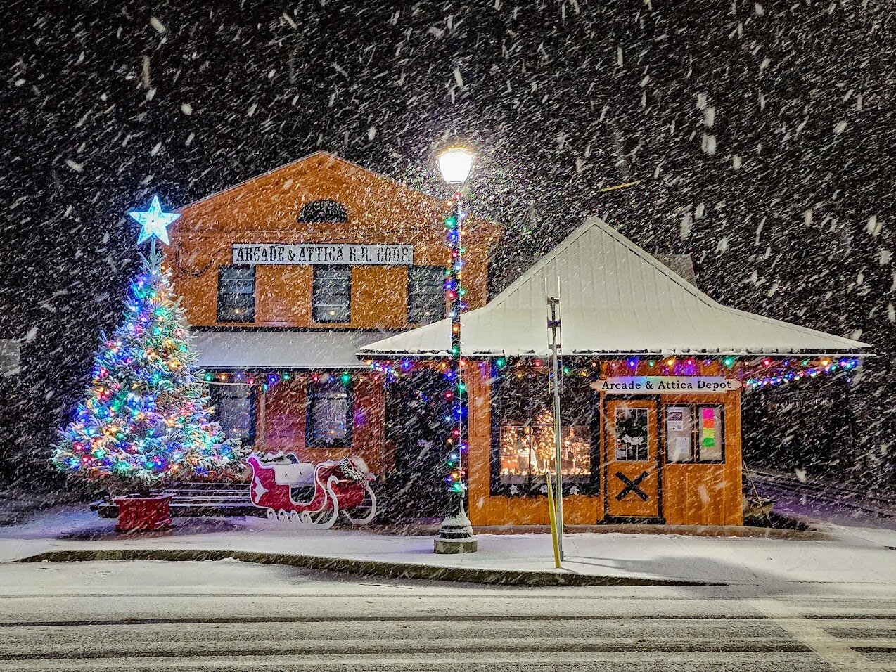 arcadeandatticarailroad_tour-train-depot-snowy-night-christmas-tree Arcadeandatticarailroad Tour Train Depot Snowy Night Christmas Tree