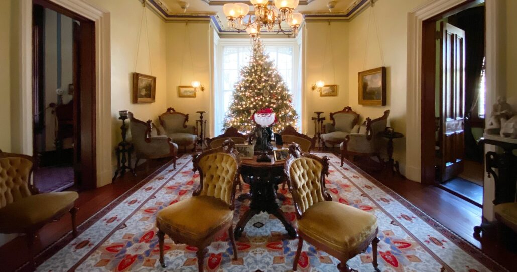 armourstinerhouse_tour-christmas-tree-victorian-living-room Armourstinerhouse Tour Christmas Tree Victorian Living Room