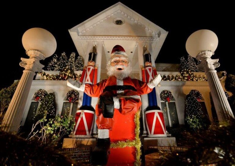 Asliceofbrooklyn Tour Santa Claus Decorations Night