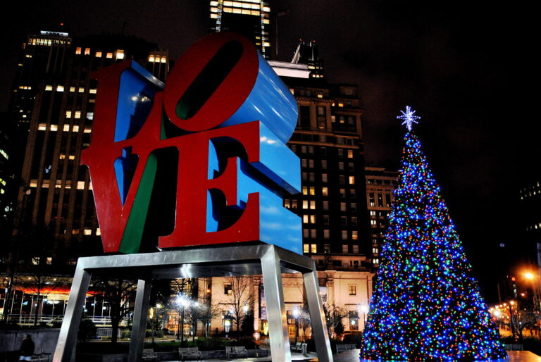 Awfullynicetours Tour Love Sculpture Christmas Tree Night