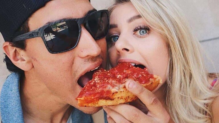 Bobbysbikehike Tour Couple Pizza Slice Sunglasses