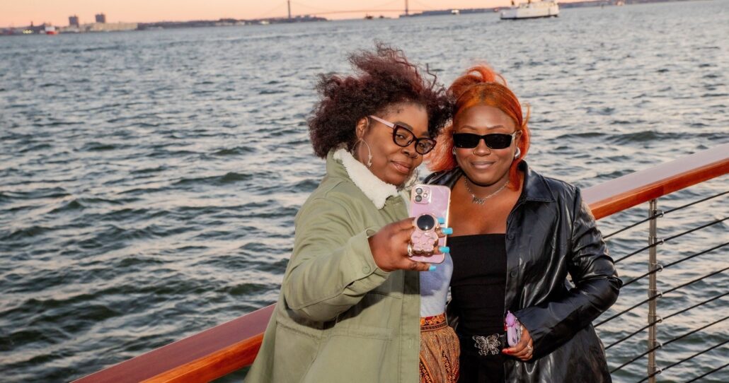 boston-sailing_tour-selfie-boat-tour-water-sunset Boston Sailing Tour Selfie Boat Tour Water Sunset