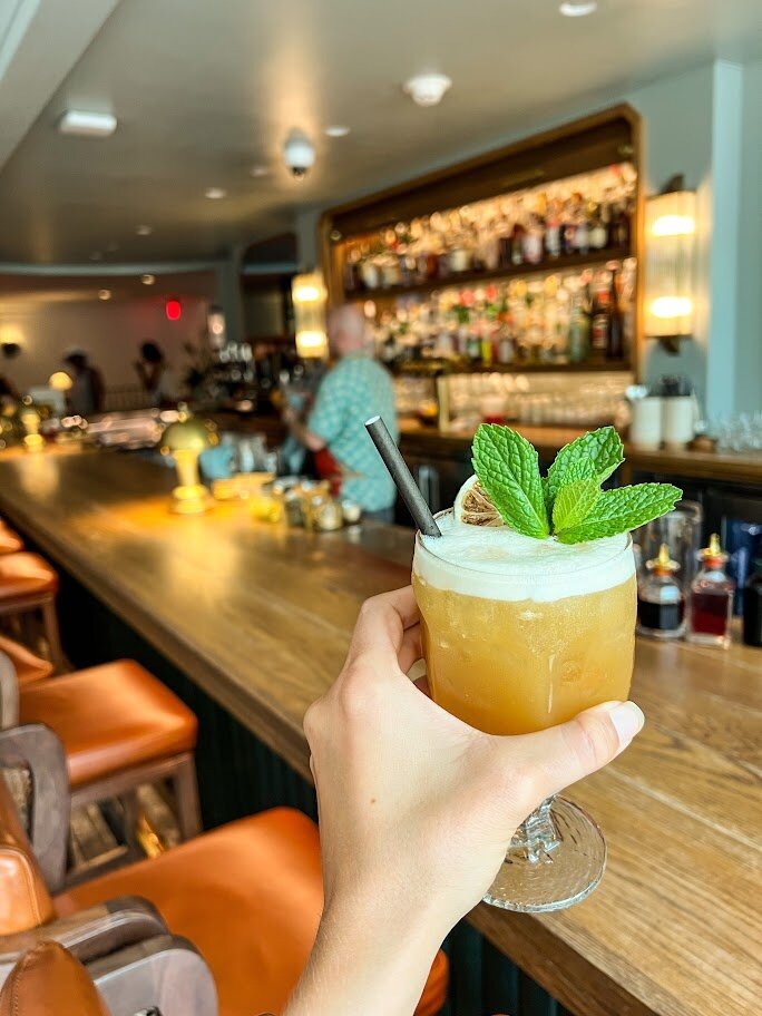 bulldogtours_tour-cocktail-bar-wooden-counter-mint Bulldogtours Tour Cocktail Bar Wooden Counter Mint