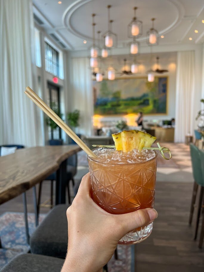 bulldogtours_tour-cocktail-pineapple-bar-interior Bulldogtours Tour Cocktail Pineapple Bar Interior