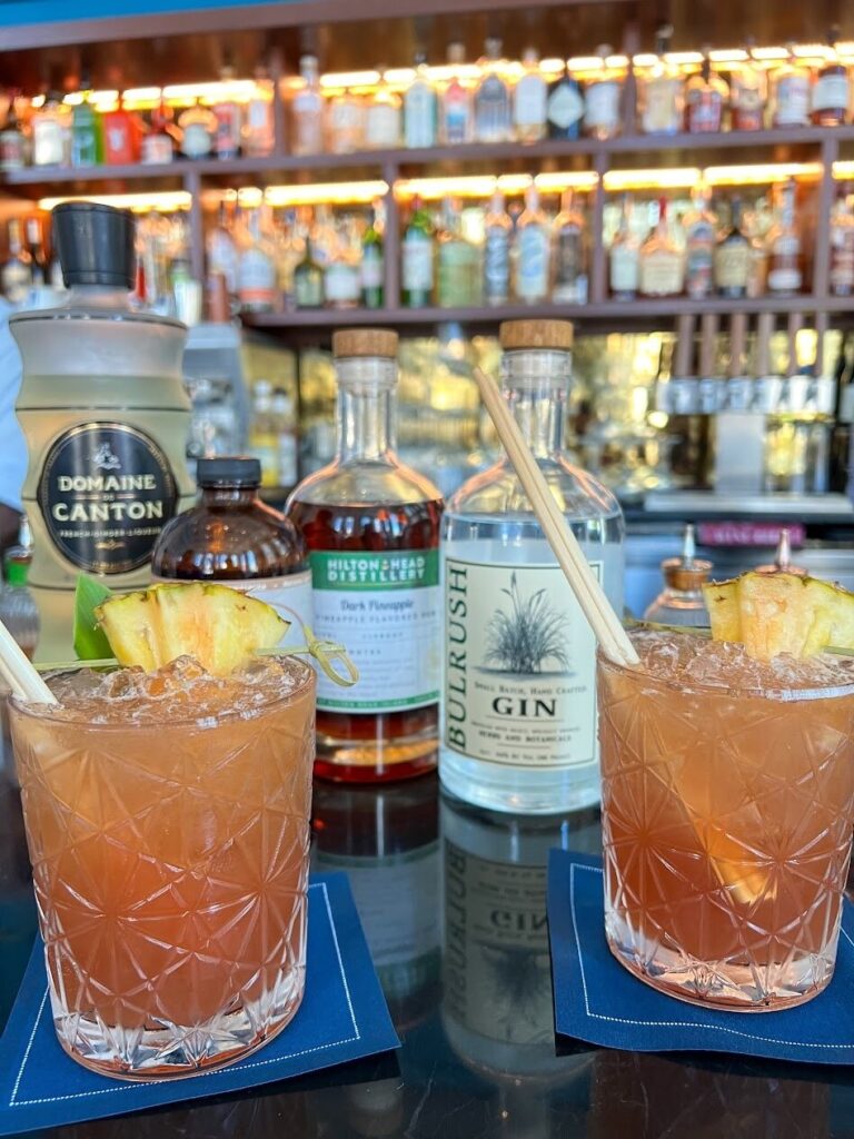 bulldogtours_tour-cocktails-bar-counter-pineapple Bulldogtours Tour Cocktails Bar Counter Pineapple