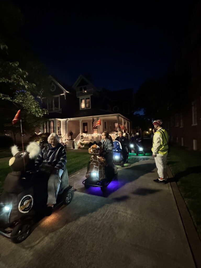 charlottenctours_tour-night-parade-scooters-costumes Charlottenctours Tour Night Parade Scooters Costumes