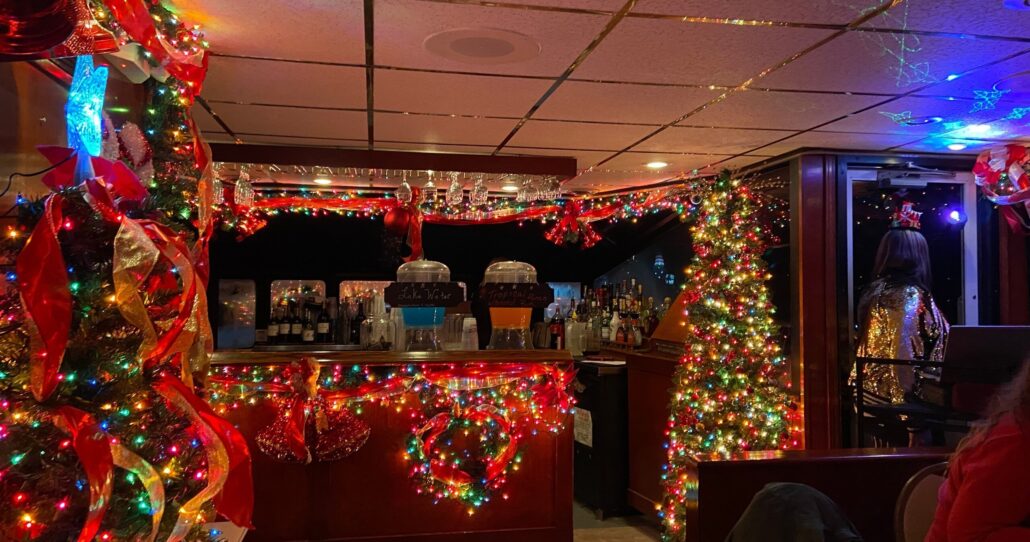 cruiselakeoftheozarks_tour-boat-tour-decorated-bar Cruiselakeoftheozarks Tour Boat Tour Decorated Bar