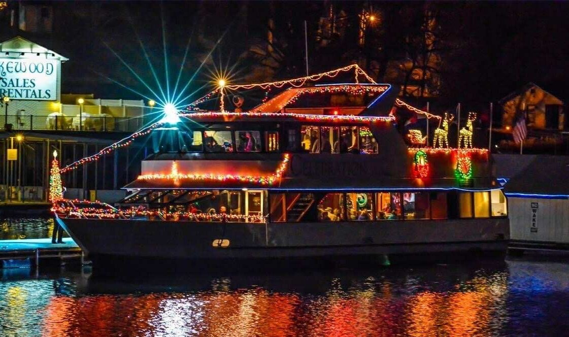 cruiselakeoftheozarks_tour-decorated-boat-night-water Cruiselakeoftheozarks Tour Decorated Boat Night Water