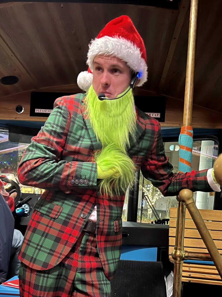 discoversarasotatours_tour-santa-costume-green-beard-bus Discoversarasotatours Tour Santa Costume Green Beard Bus