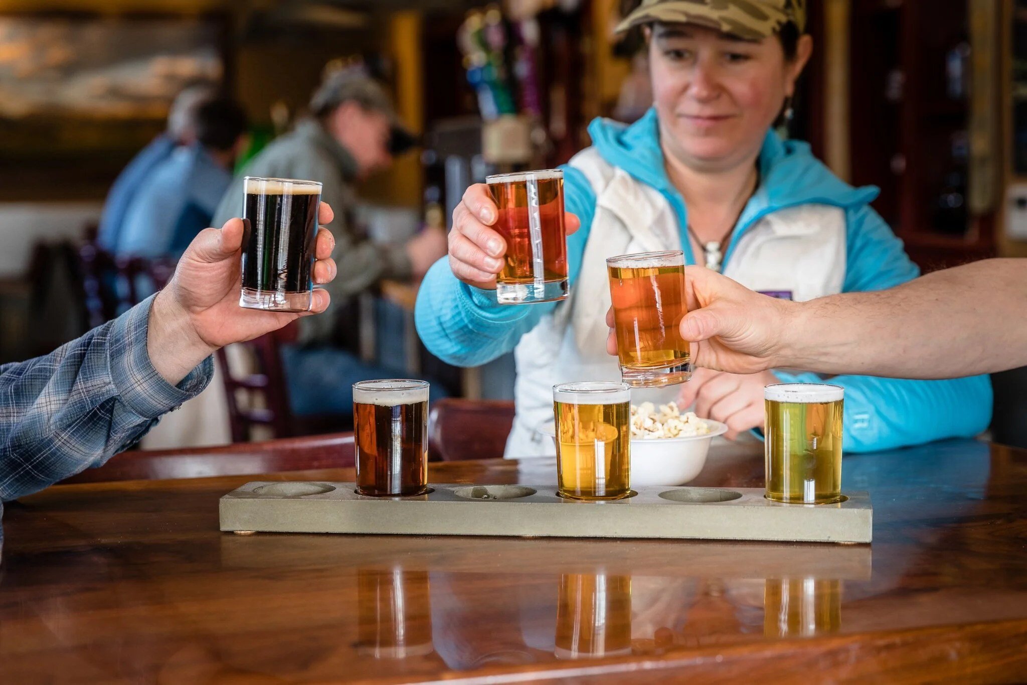 doorcountytrolley_tour-beer-tasting-glasses-popcorn Doorcountytrolley Tour Beer Tasting Glasses Popcorn