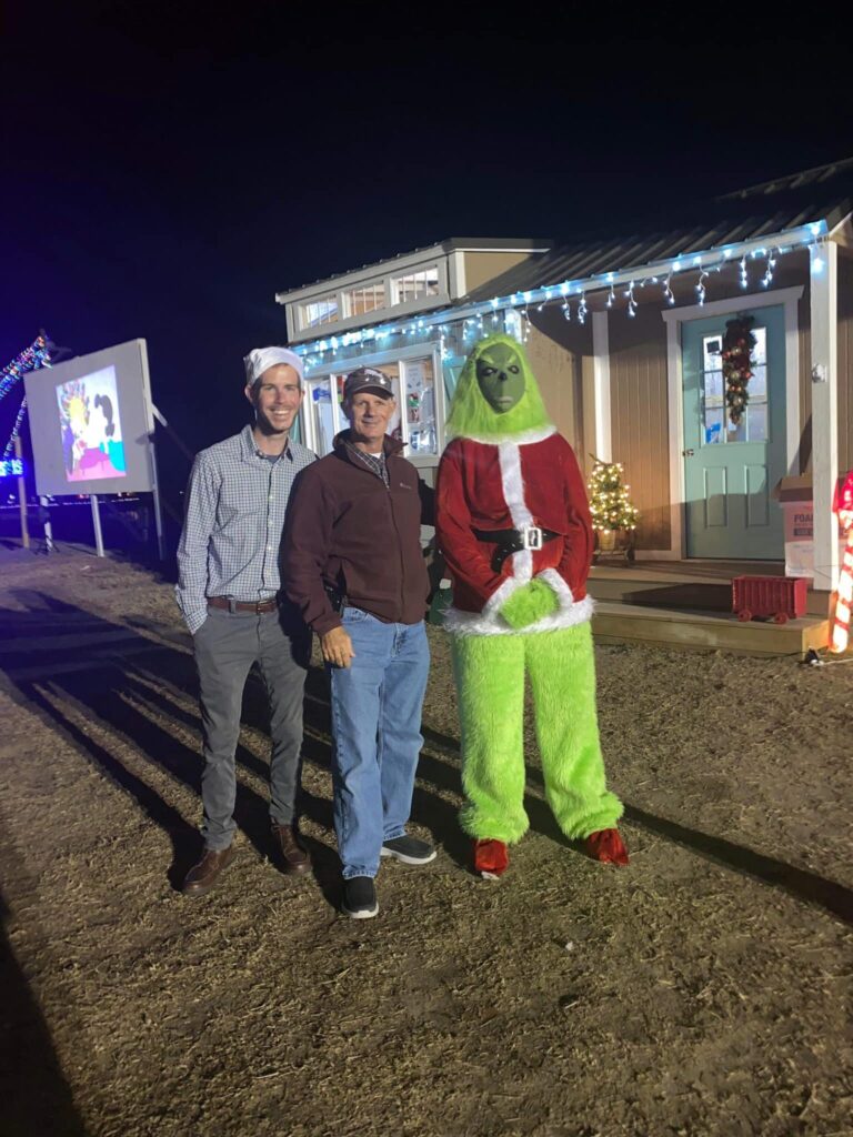 Dreamlandescapes Tour Grinch Costume Holiday Decorations Night