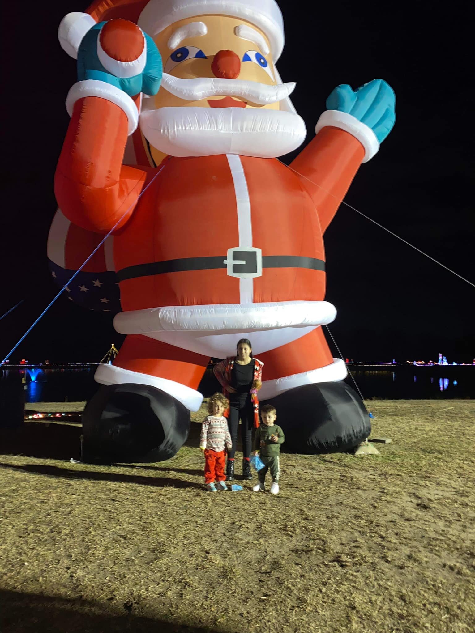 Dreamlandescapes Tour Inflatable Santa Kids Night