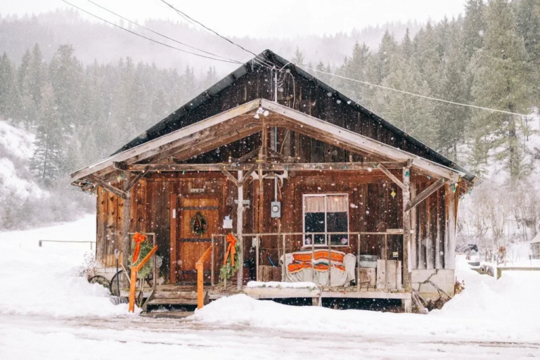 eaglecreeksleighrides_tour-wooden-cabin-snow-winter Eaglecreeksleighrides Tour Wooden Cabin Snow Winter