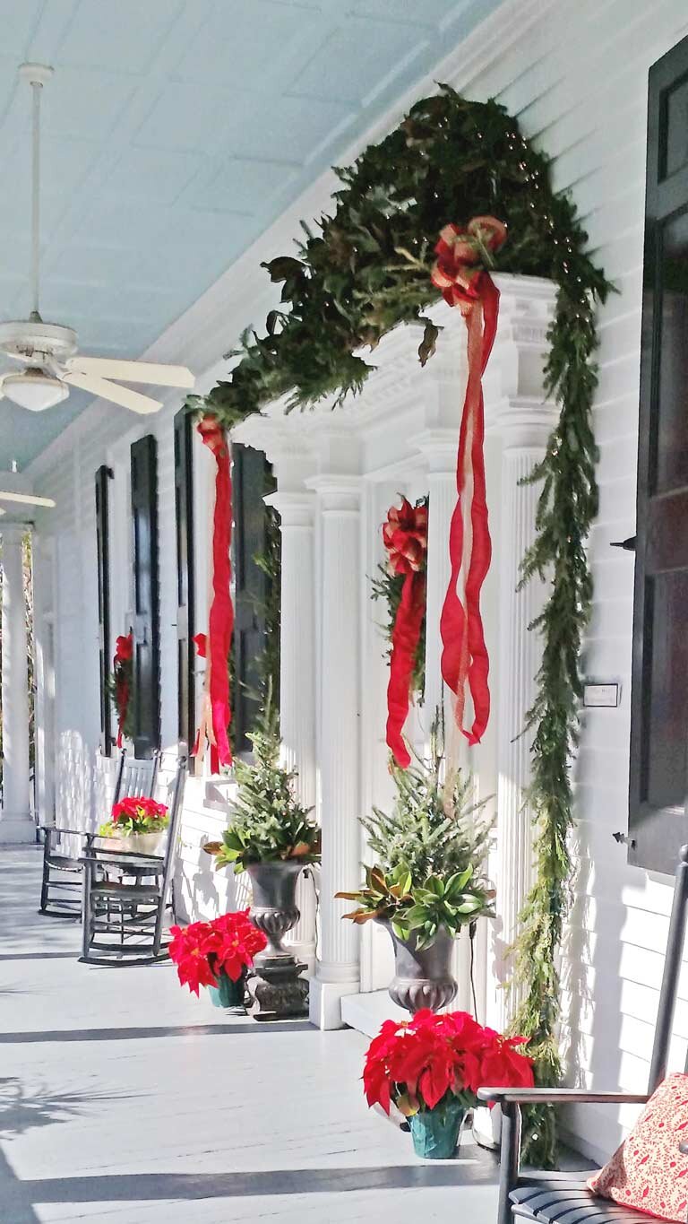 exclusivelycharleston_tour-decorated-porch-holiday-plants Exclusivelycharleston Tour Decorated Porch Holiday Plants