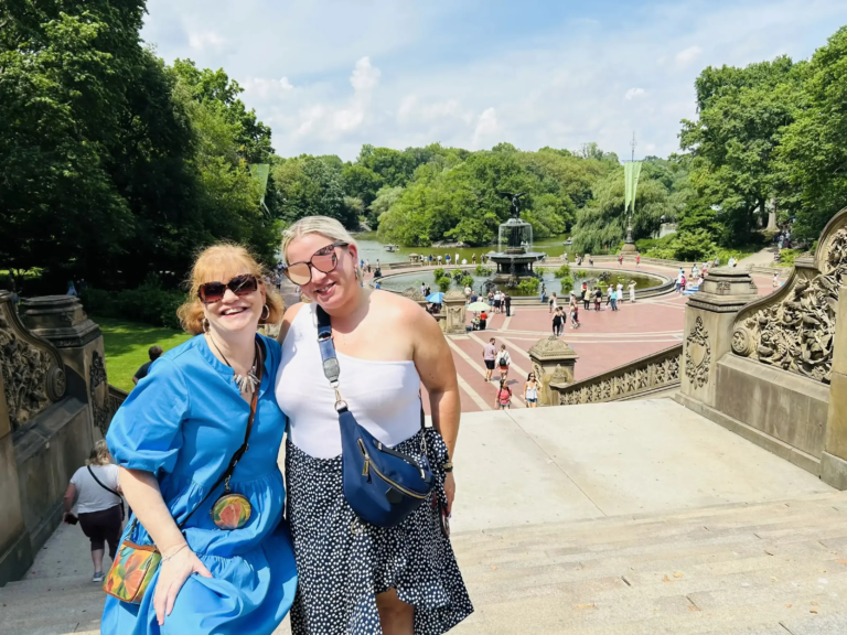 experience-nyc_tour-women-steps-fountain-central-park Experience Nyc Tour Women Steps Fountain Central Park