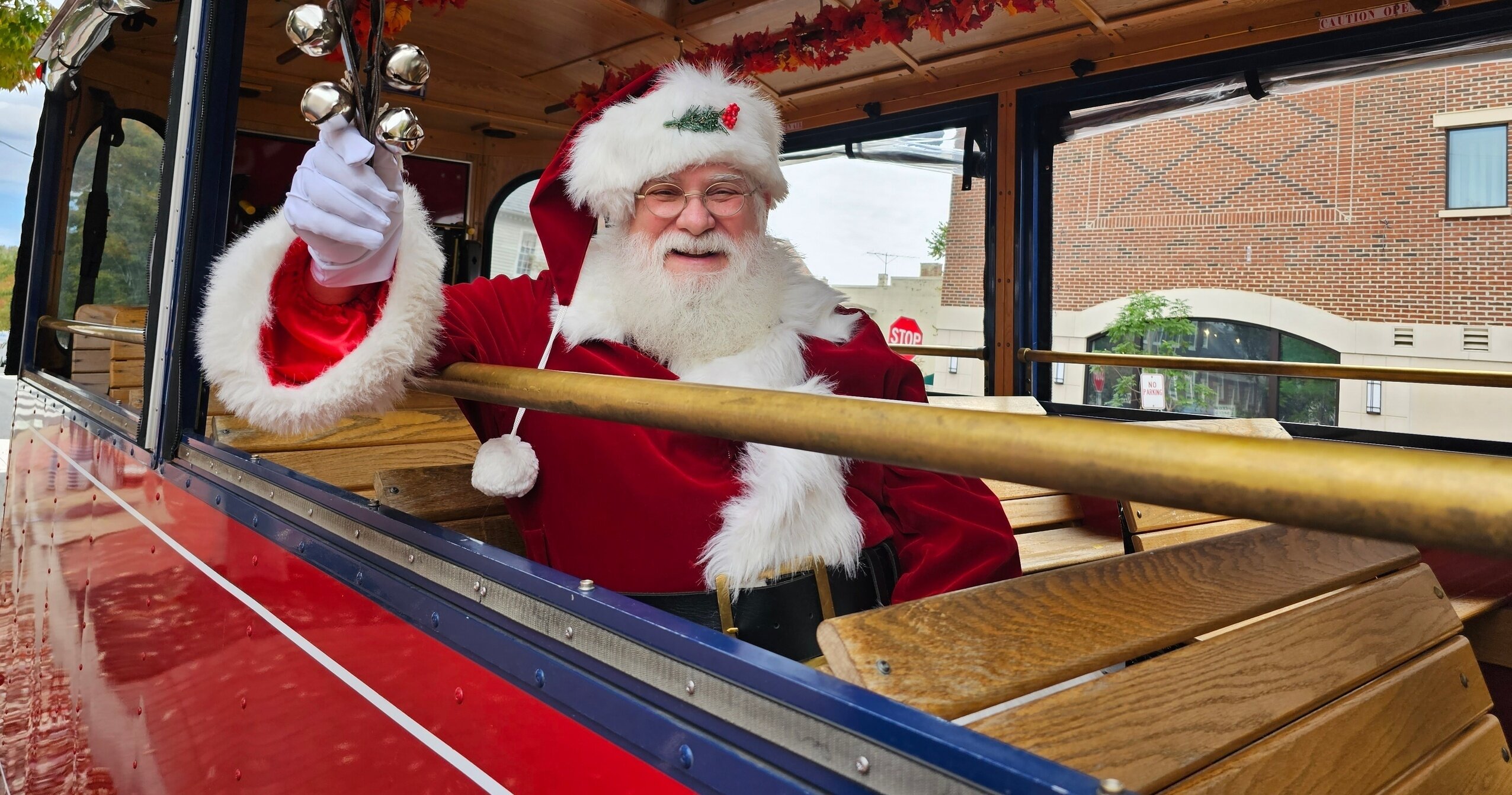 Fredericksburgtrolley Tour Santa Trolley Ride Bells