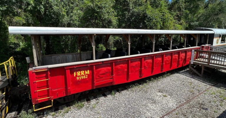 Frrm Tour Red Train Car Wooden Platform