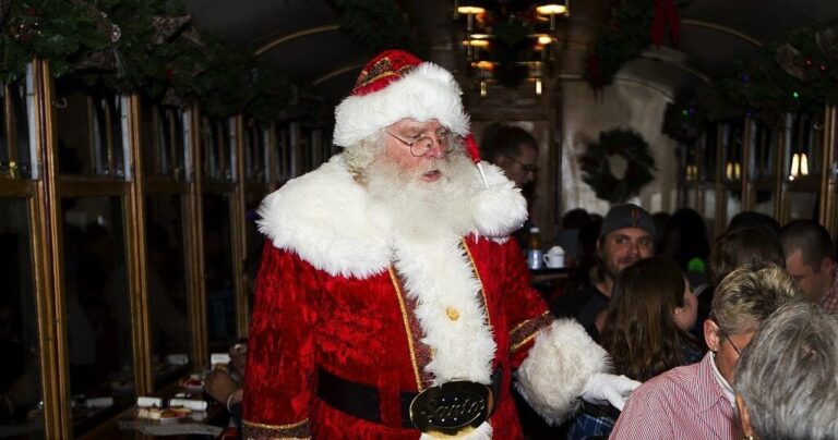 Georgetownlooprr Tour Santa Train Dining Car