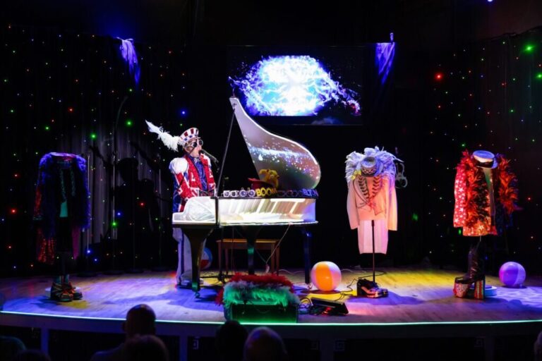 gtstheatre_tour-colorful-performer-piano-costumes-show Gtstheatre Tour Colorful Performer Piano Costumes Show