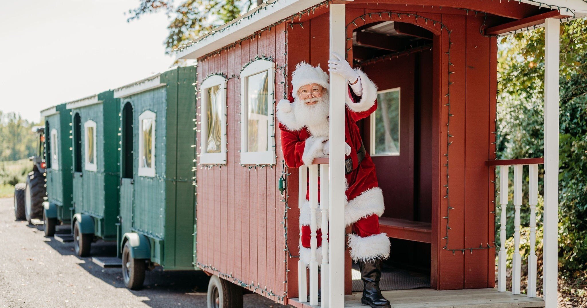 Hiddenpondtreefarm Tour Santa Train Cars Holiday Decorations