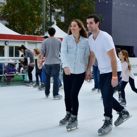 Holidayicerinkdowntownla Tour Ice Skating Couple Children