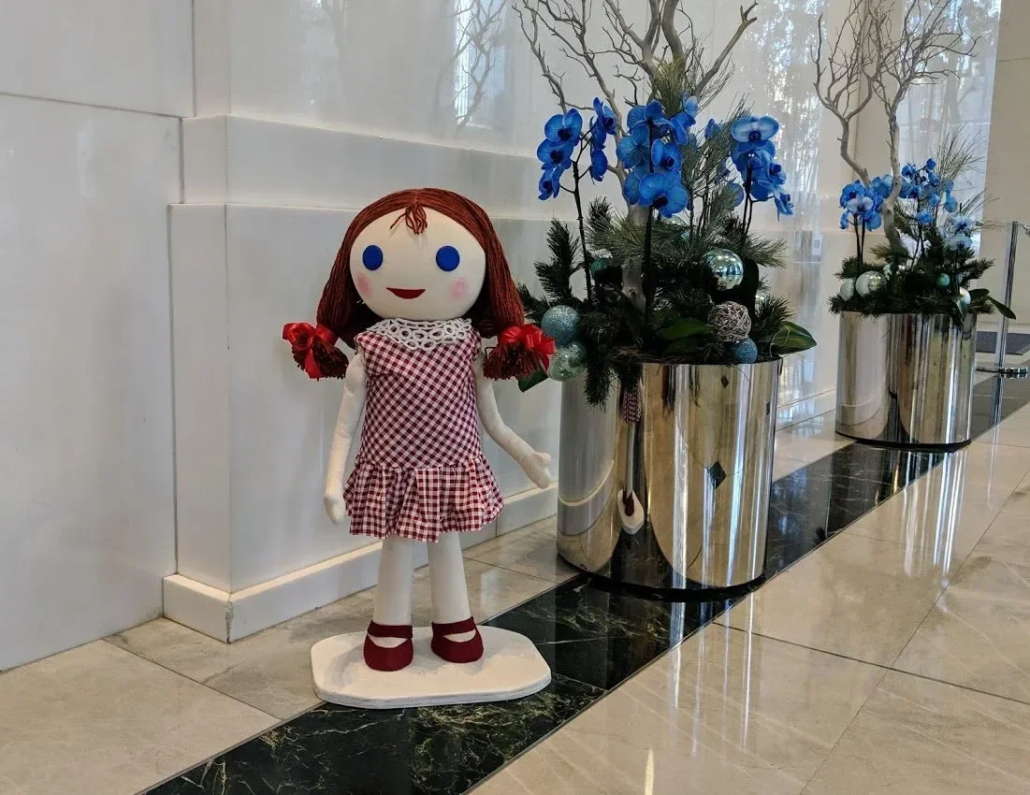 Insidechicagowalkingtours Tour Doll Decorative Plants Lobby