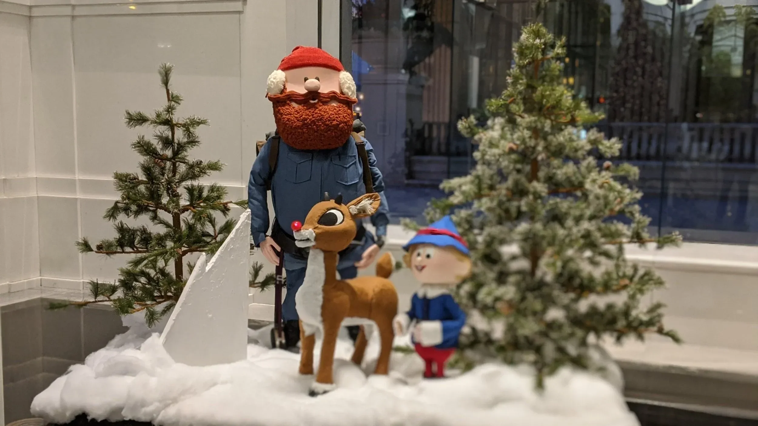 Insidechicagowalkingtours Tour Holiday Display Santa Reindeer Elf