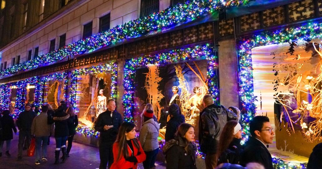 Insideouttours Tour Holiday Window Displays Lights Crowd