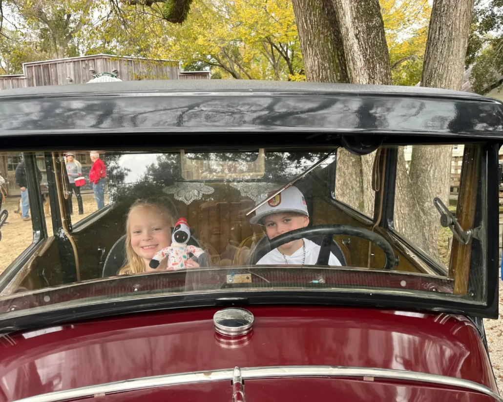 leaguecityhistory_tour-children-vintage-car-smiling Leaguecityhistory Tour Children Vintage Car Smiling