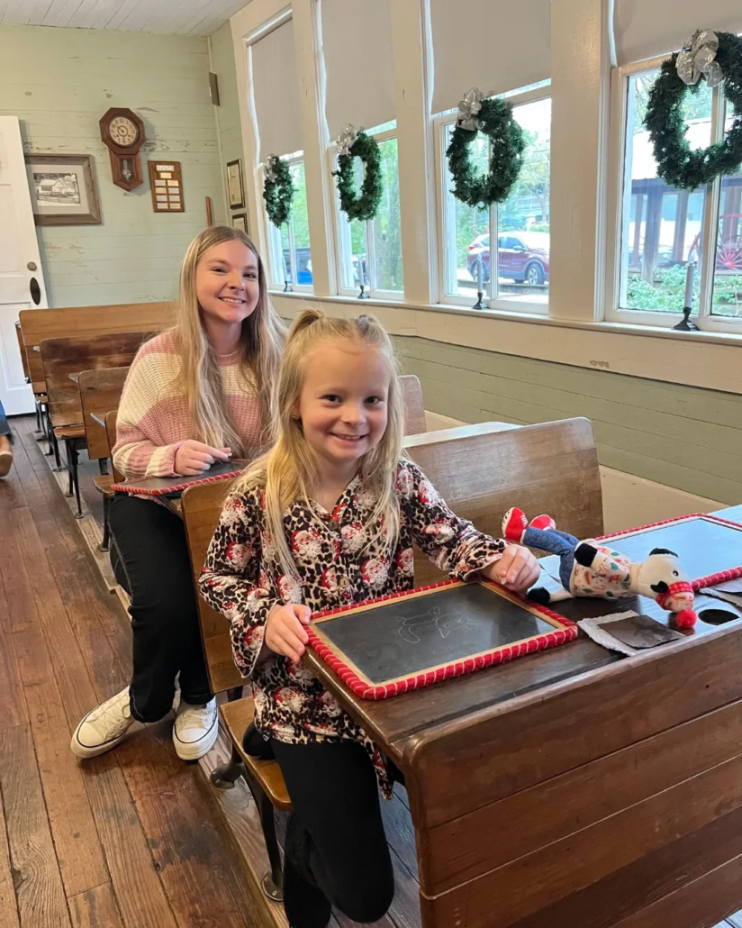 leaguecityhistory_tour-classroom-girls-desks-chalkboards Leaguecityhistory Tour Classroom Girls Desks Chalkboards