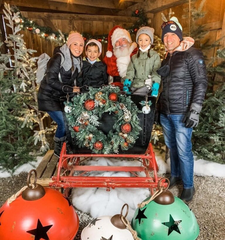 leavenworthreindeer_tour-family-santa-sleigh-christmas-decorations Leavenworthreindeer Tour Family Santa Sleigh Christmas Decorations