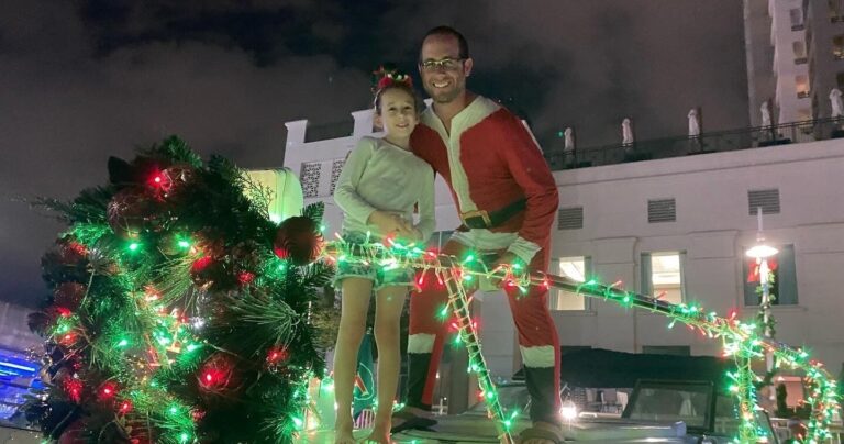 Leviquetoursandrentals Tour Santa Child Boat Tour Lights