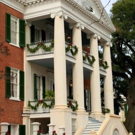 Littleeasytours Tour Historic House Columns Holiday Decorations