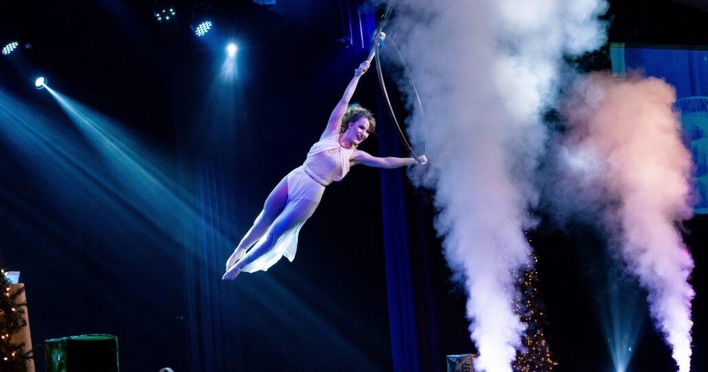 Magicandwondershow Tour Aerial Performer Smoke Lights
