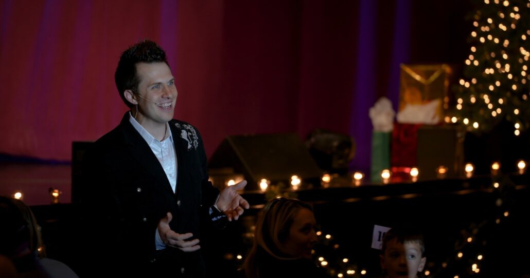 Magicandwondershow Tour Performer Stage Holiday Decorations