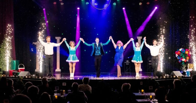 Magicandwondershow Tour Performers Stage Sparkles Show