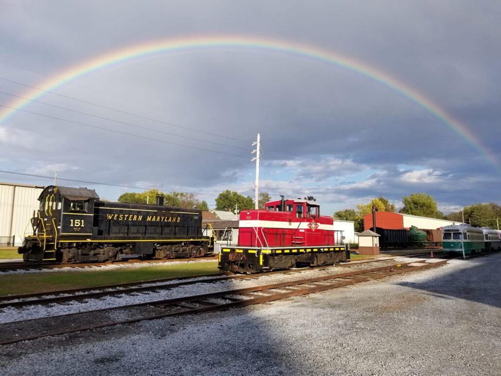 Mhrailroad Tour Trains Rainbow Black Red