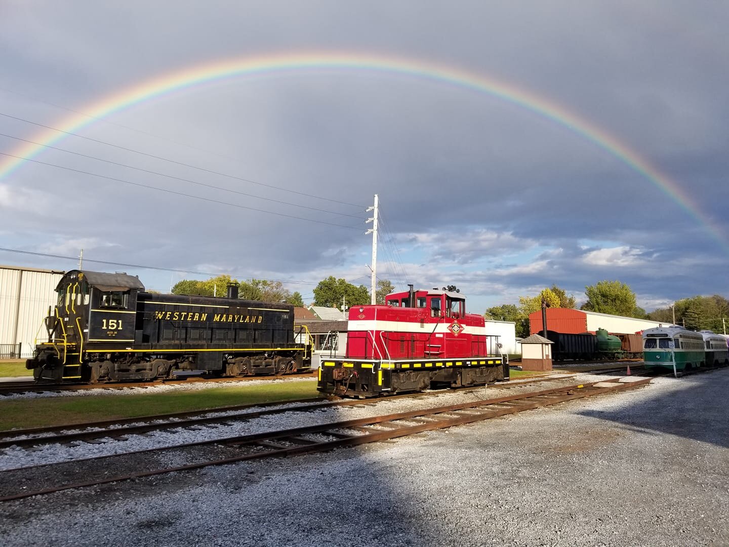 Mhrailroad Tour Trains Rainbow Black Red