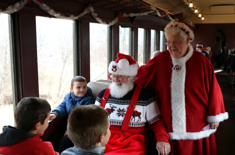 Midcontinent Tour Santa Train Children Holiday