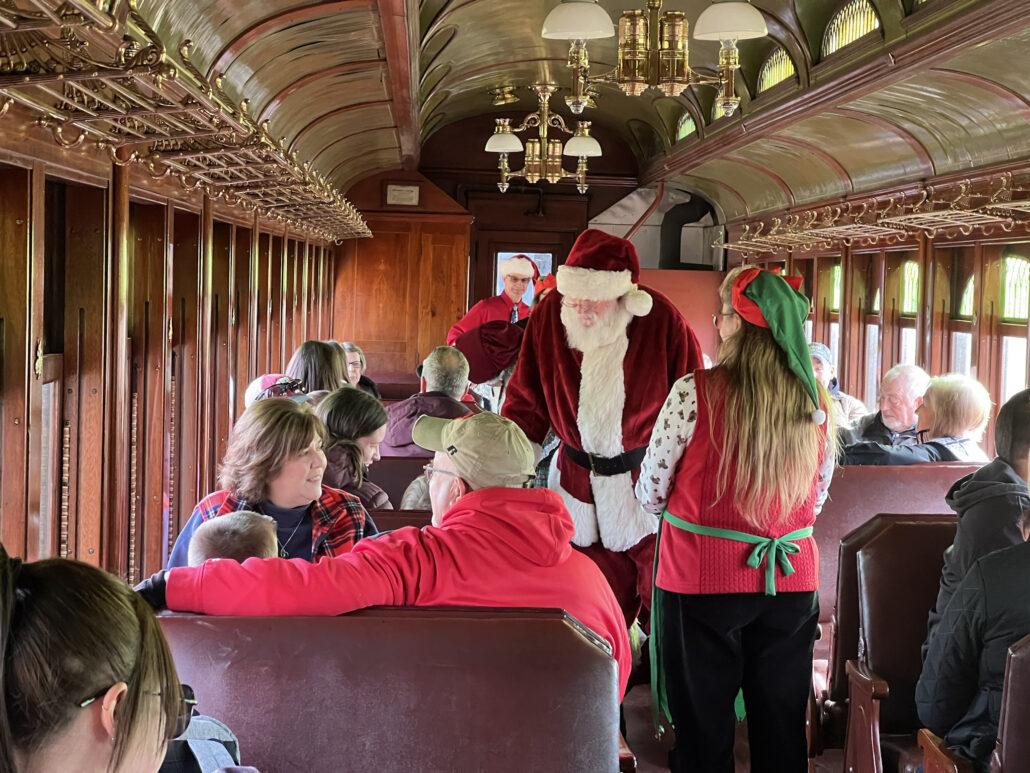 Midcontinent Tour Santa Train Passengers Holiday