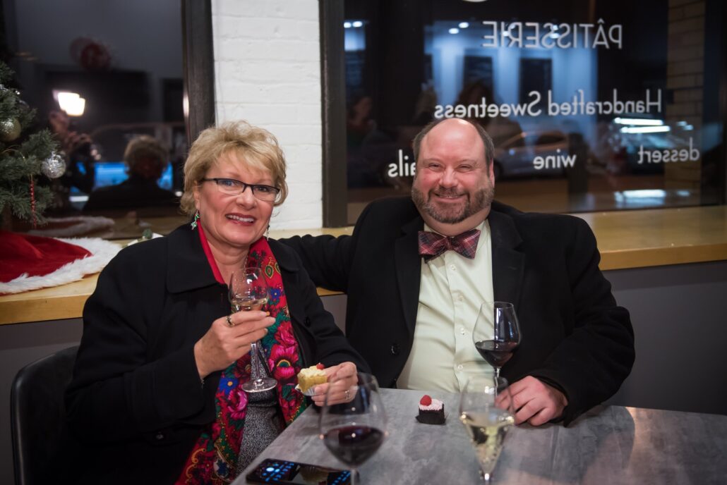 Milwaukeecitytours Tour Couple Wine Dessert Restaurant