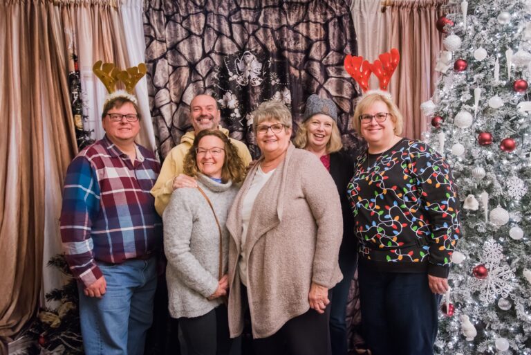 Milwaukeecitytours Tour Holiday Group Photo Christmas Tree Reindeer Antlers