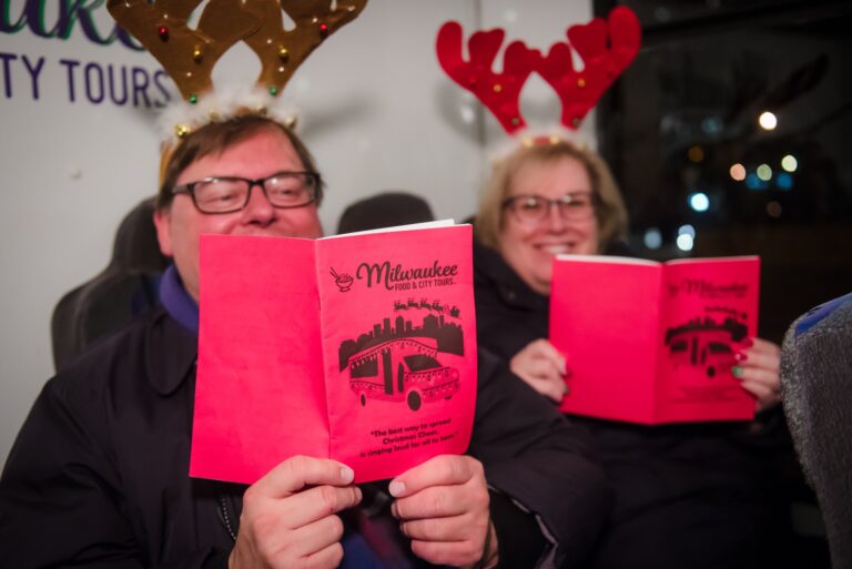 Milwaukeecitytours Tour Tourists Christmas Hats Reading