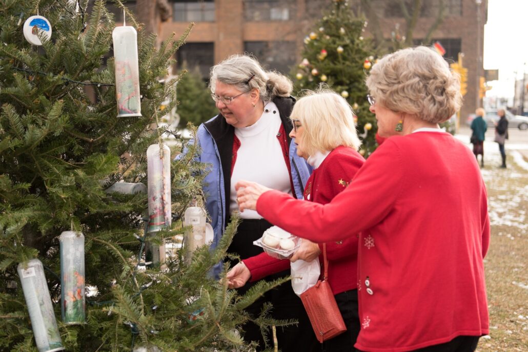 Milwaukeecitytours Tour Women Christmas Tree Decorations