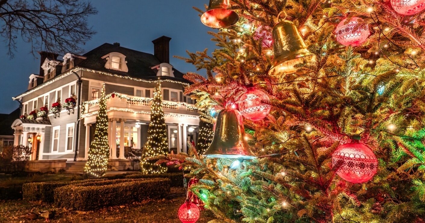 minneapolistrolleytours_tour-holiday-house-decorated-christmas-tree Minneapolistrolleytours Tour Holiday House Decorated Christmas Tree