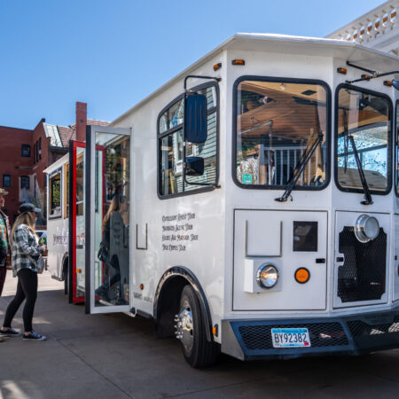 Minneapolistrolleytours Tour Tour Bus Passengers Boarding