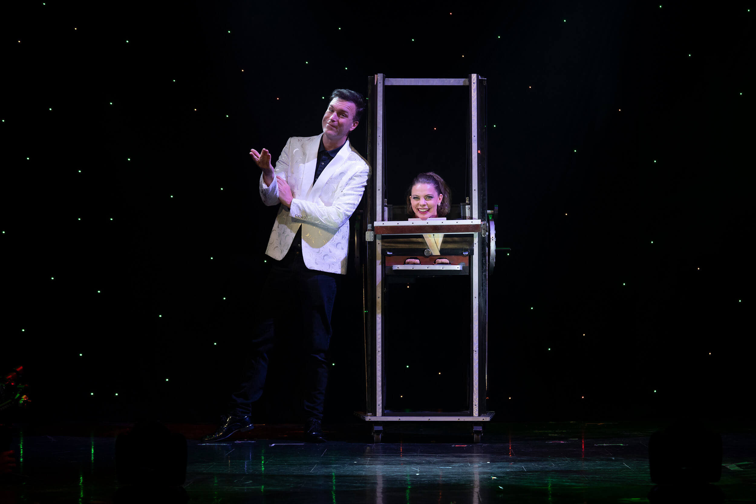 Mountainofentertainmenttheater Tour Magician Illusionist Stage Performance