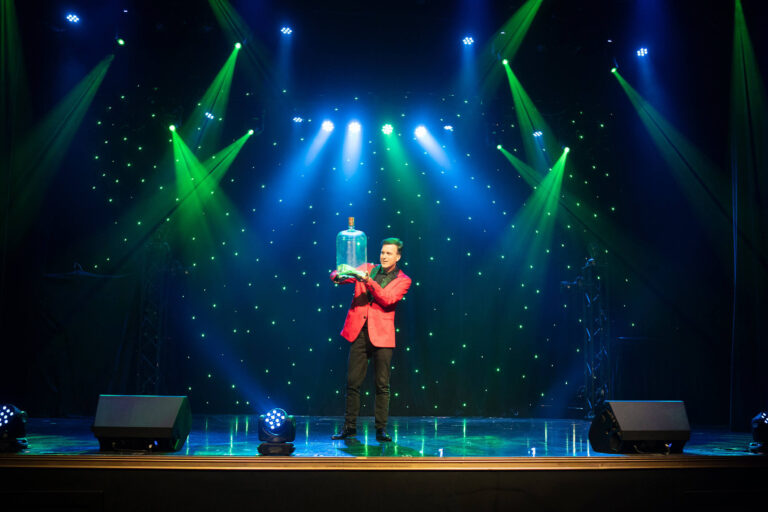Mountainofentertainmenttheater Tour Magician Stage Performance Lights