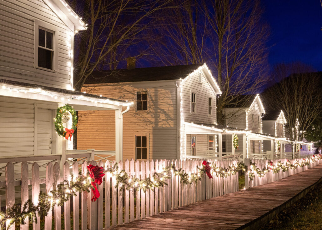 mountainrailwv_tour-festive-houses-lights-wreaths Mountainrailwv Tour Festive Houses Lights Wreaths