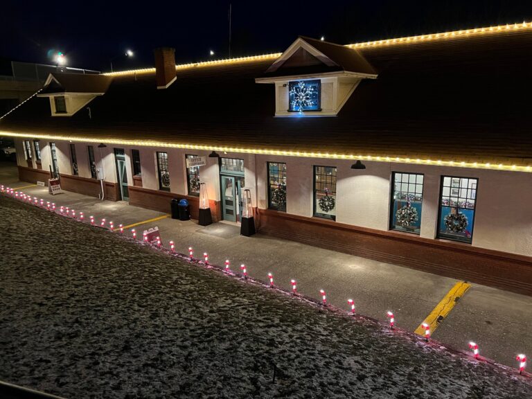 mthoodrailroad_tour-train-station-night-wreaths-lights Mthoodrailroad Tour Train Station Night Wreaths Lights